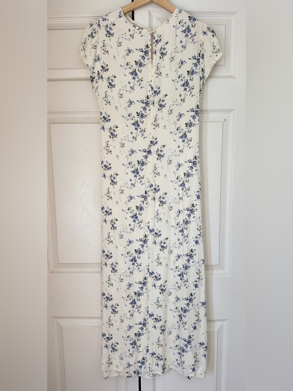 Reformation Floral Cap-Sleeve Ruched Midi Dress in Cream and Blue - Picture 4 of 6